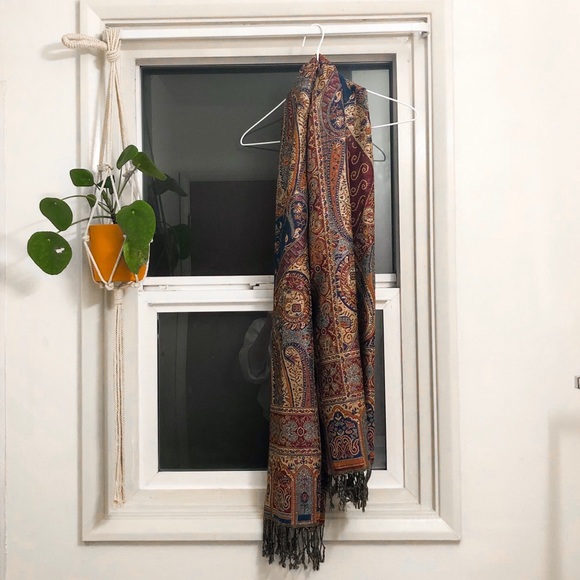 Gorgeous Patterned Scarf - Picture 3 of 3